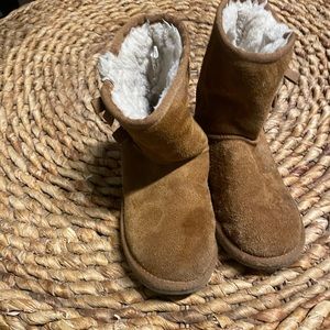 Koolabura girls boots. Size 2. Brown suede